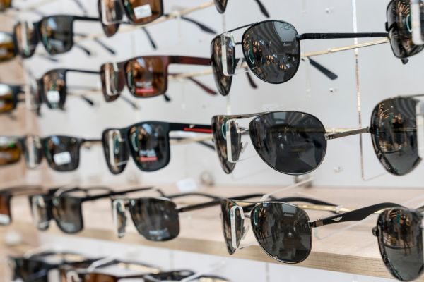 Polarized vs non-polarized sunglasses