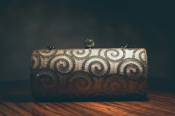 evening clutch bag guide